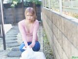 如月結衣　谷間全開でゴミ出し場所に来る人妻は性欲を持て余しているはず！